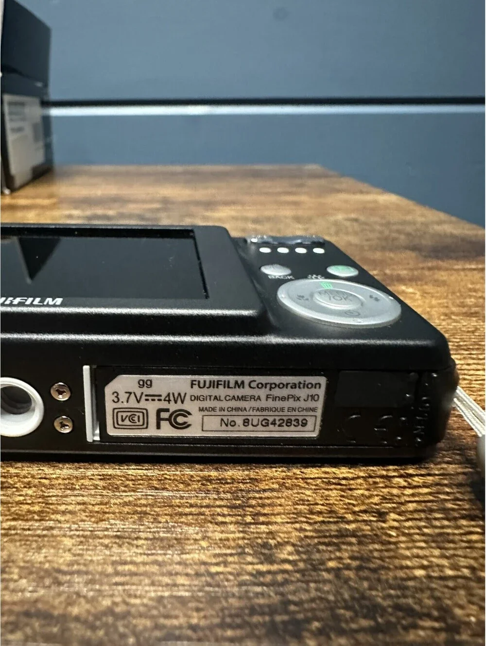 Fujifilm FinePix J10 Digital Camera 8.2MP w/ Original Box + 8GB SD Card